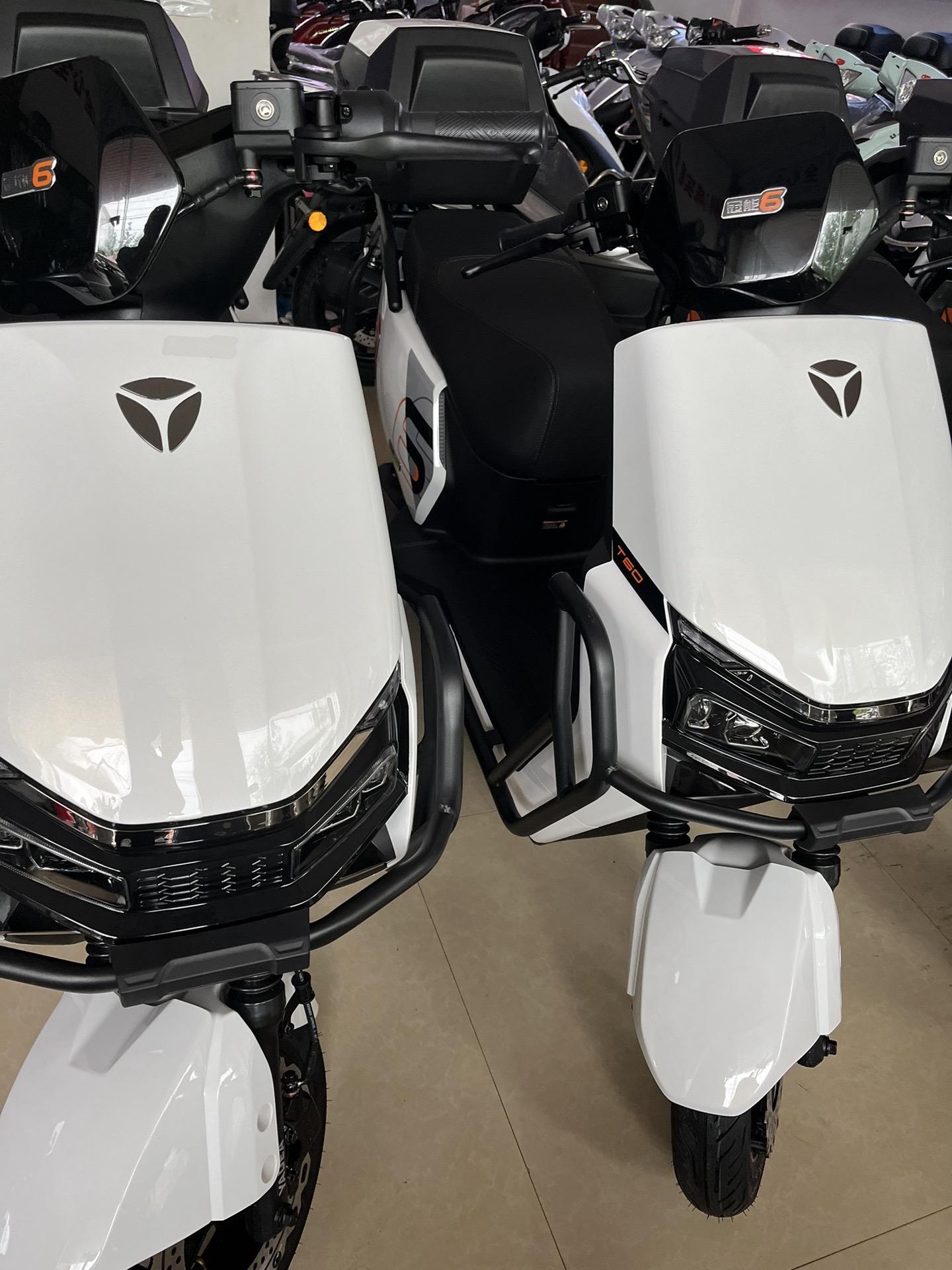 2024年首选最新款,雅迪冠能六代t60到过赤土雅迪店,全新升级常青藤