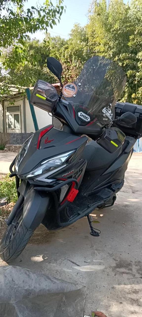 本田裂行125踏板摩托车.极品22年本田裂行黑武士顶配星际版