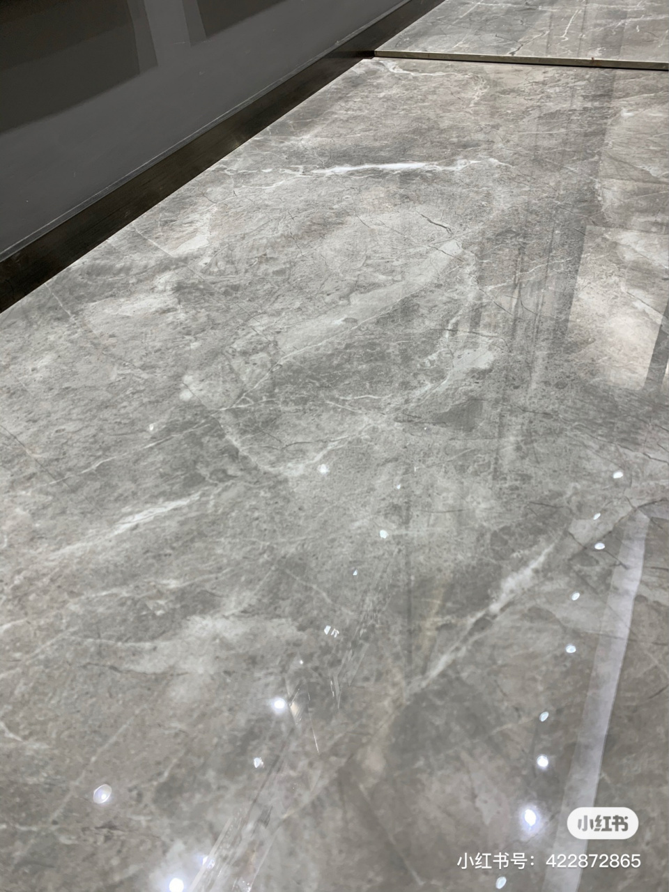 最后选的蒙娜丽莎瓷砖 750*1500 大版砖 不说砖的价格  就是加工费也