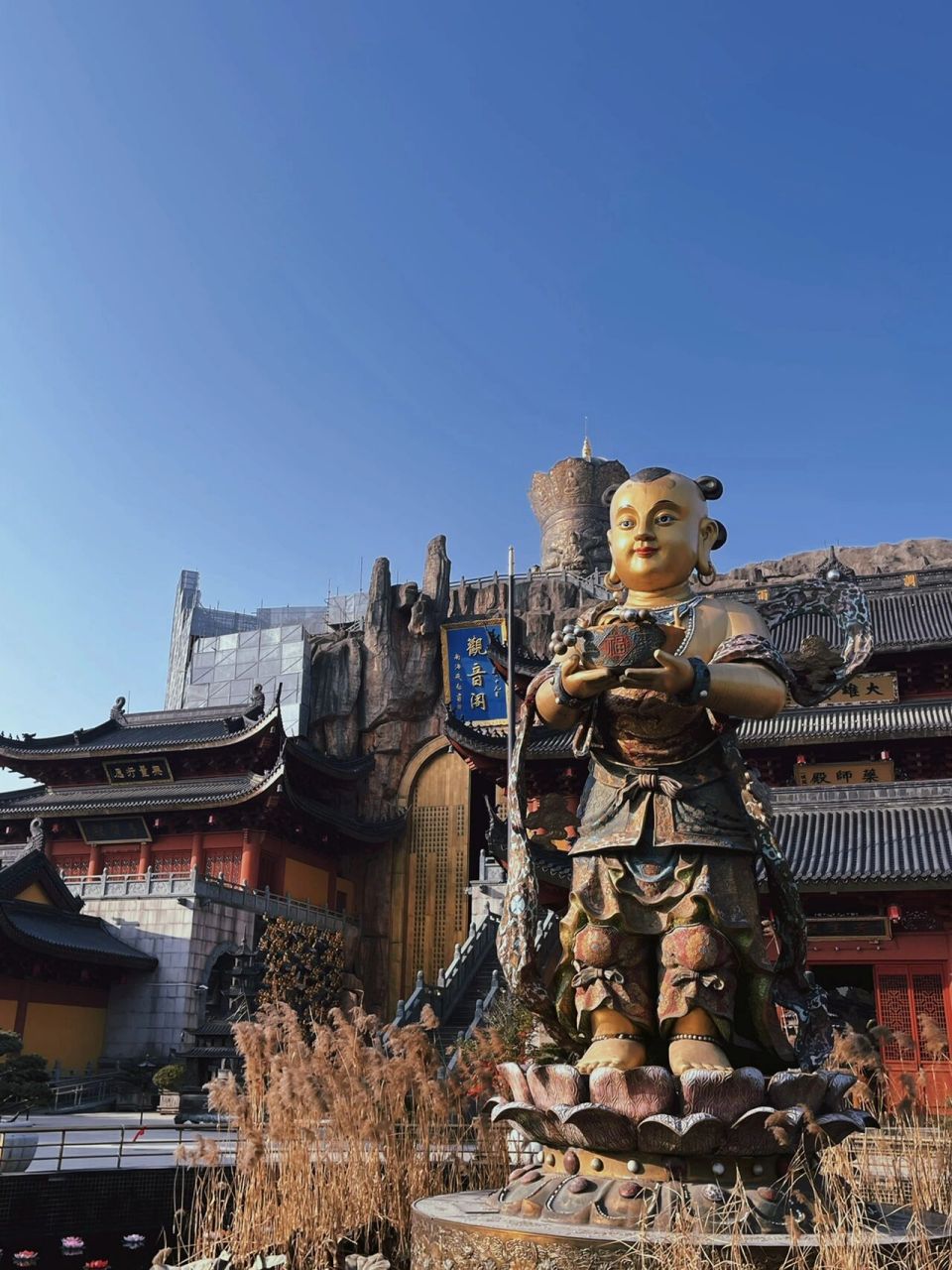 上海金山东林寺 据说创有吉尼斯世界纪录 千手观音真的很壮观 整个