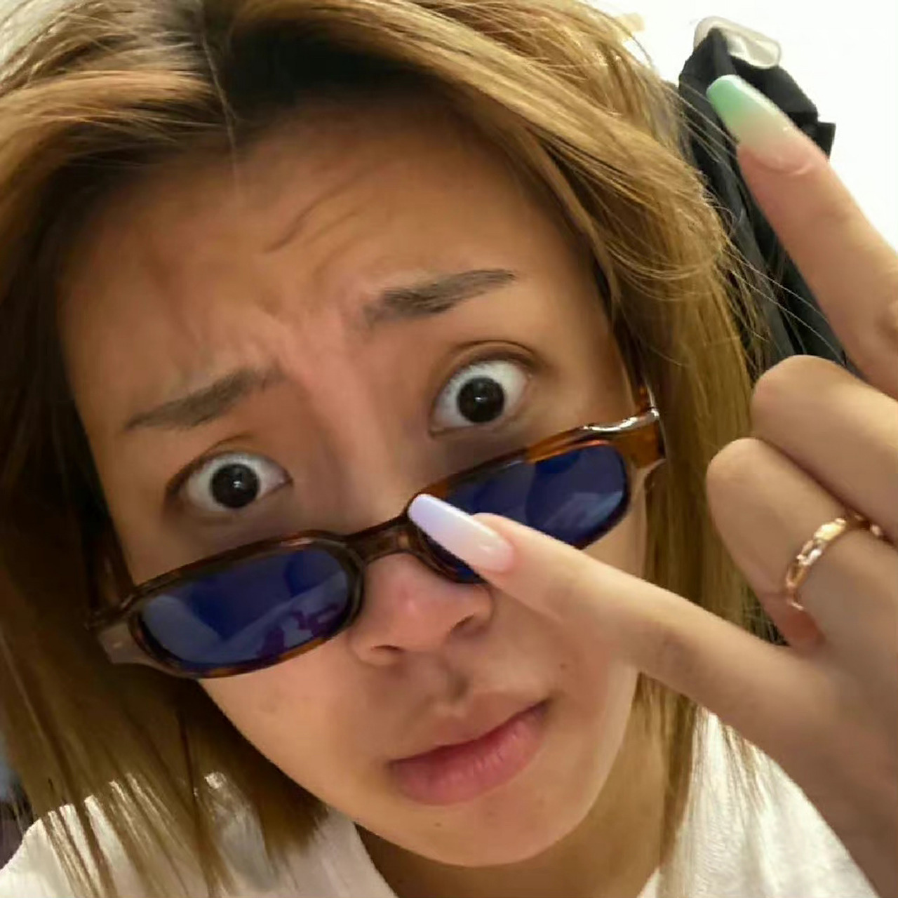 宝藏美女李泳知头像又来啦!