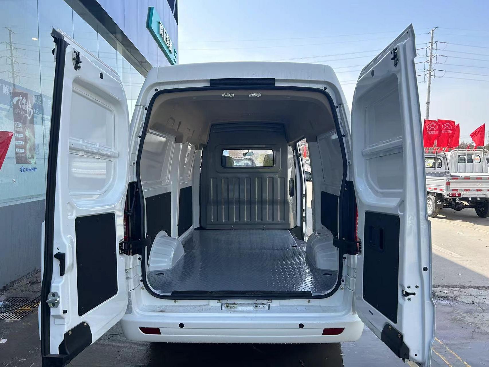 长安睿行 m80高顶车型