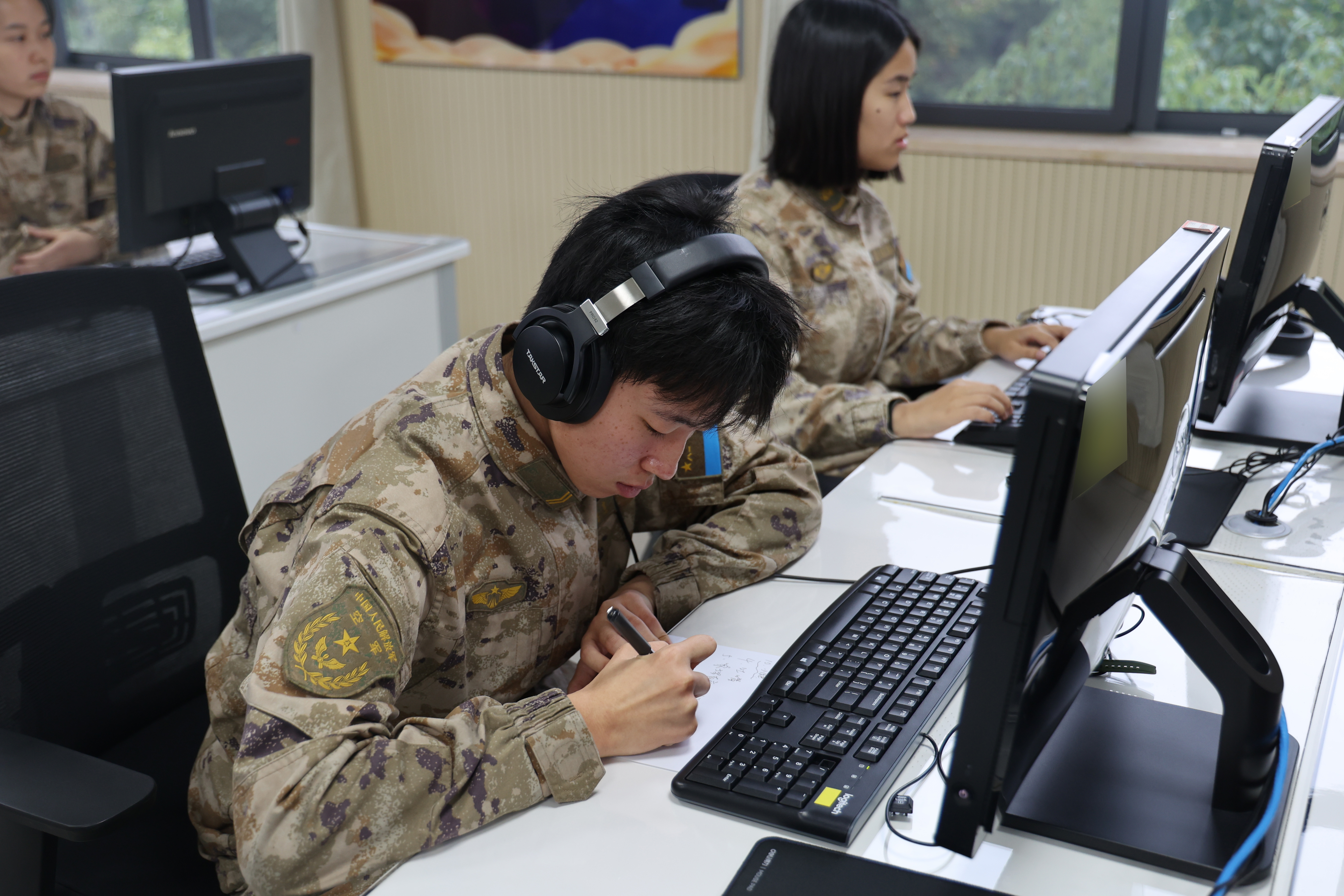 寒冬磨利刃,沙场淬精兵近日,一场通信专业比武在空军某部举行