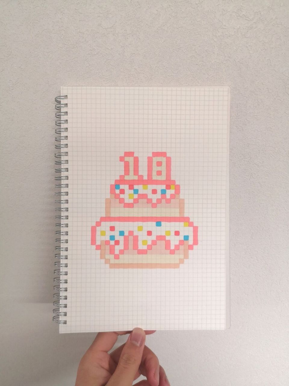 像素画:生日蛋糕98 生日快乐 像素画临摹自: #拼豆# #像素画# #生日