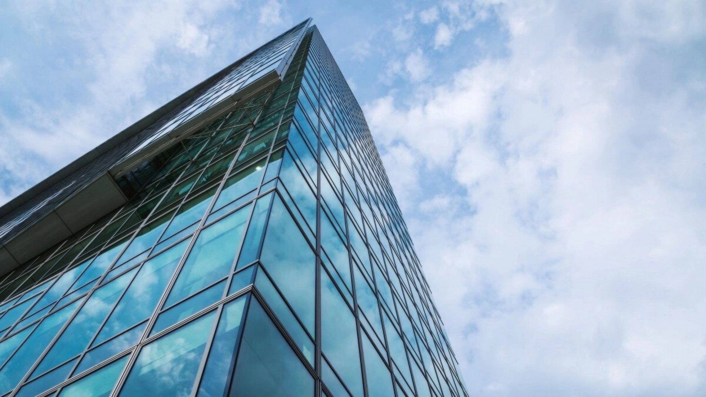 深圳玻璃幕墙设计|现代化幕墙装饰 办公楼玻璃幕墙装饰好吗?