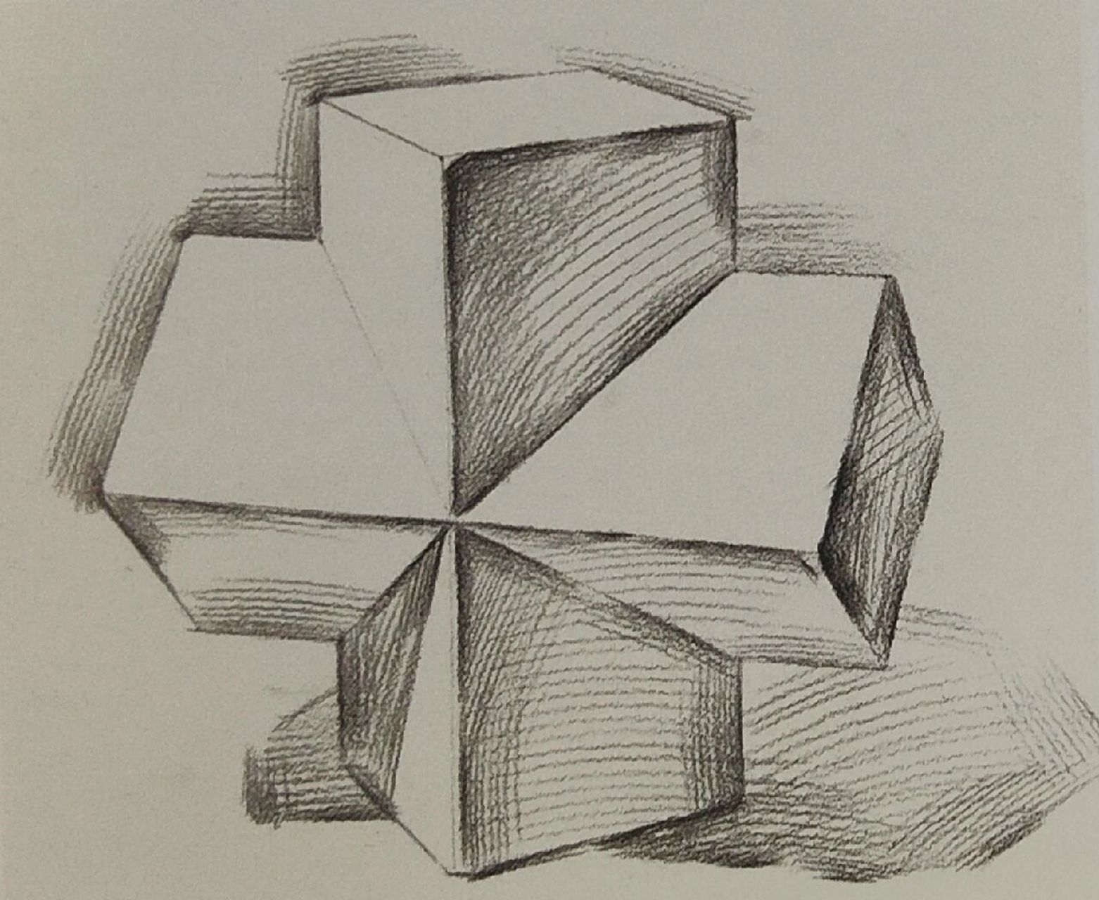 体穿插体由两个长方体相互从中部贯穿而形成,作画时主要理解其结构