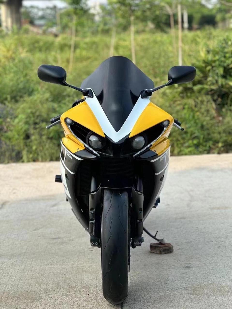 雅马哈yzf-r1