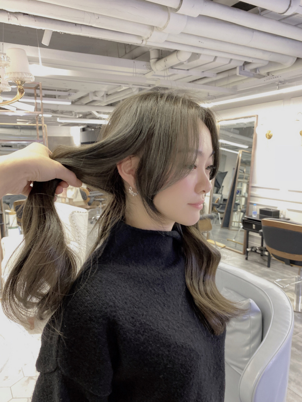 冷色系发色 不漂色清灰亚麻色 上海染发 青灰亚麻色,虽然名字带灰色