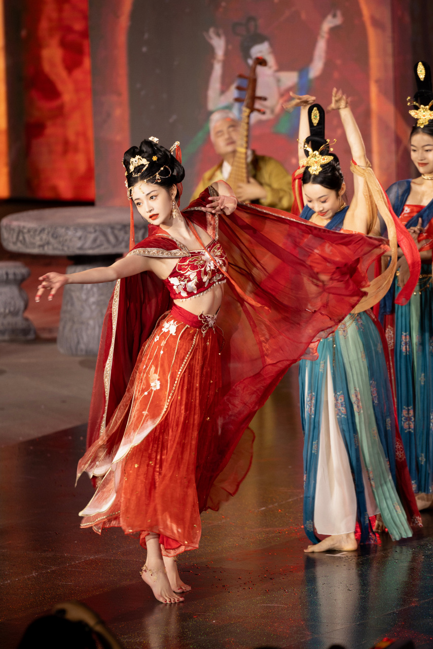 周洁琼# 今晚2023国风大典,一曲琵琶,一支舞蹈,起舞翩翩,一展国风