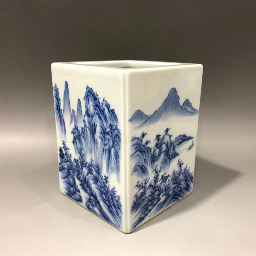 王步款青花山水四方笔筒