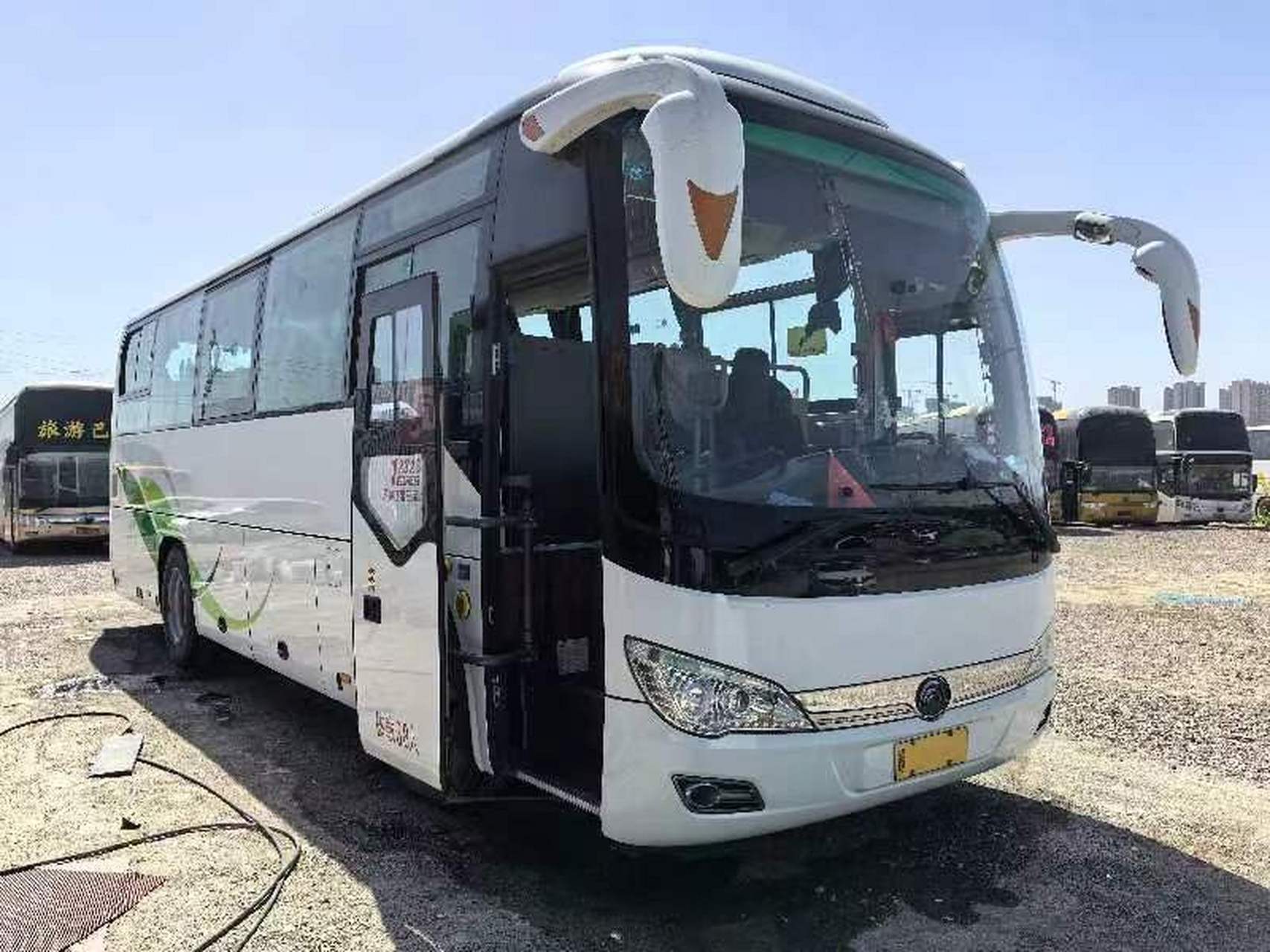 宇通zk6906h5y公路客运车一台,38座潍柴270马力国五发动机,六气囊,缓