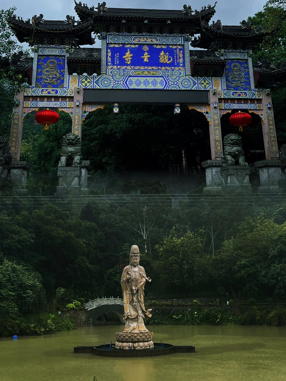 江门祈福游95|风景优美的叱石观音寺 白墙灰瓦,红绸祈福,皆是空山心