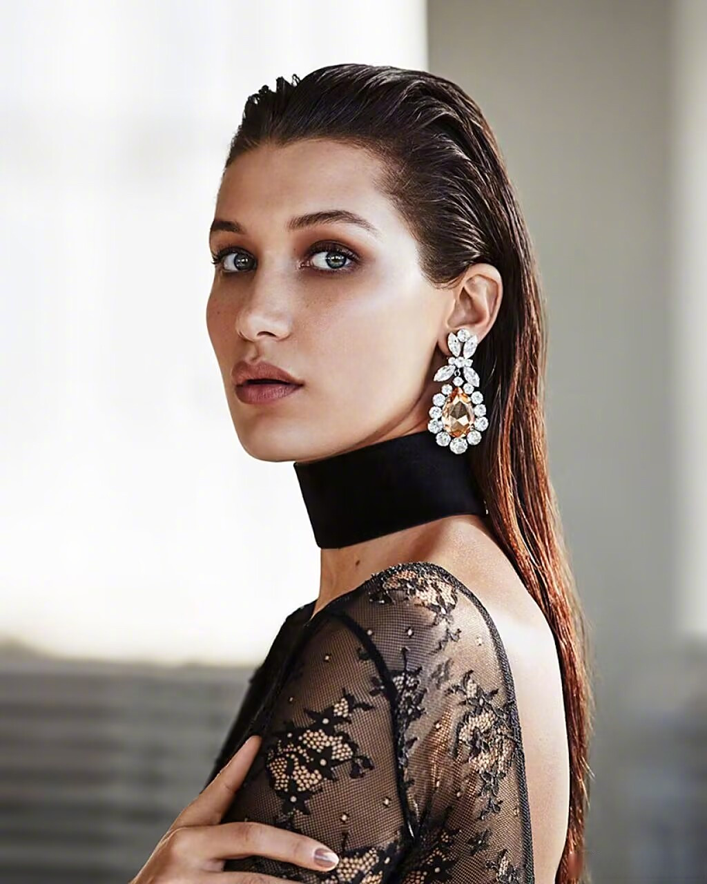 模特贝拉·哈迪德(bella hadid)在ins上写信给拜登总统,希望美国呼吁