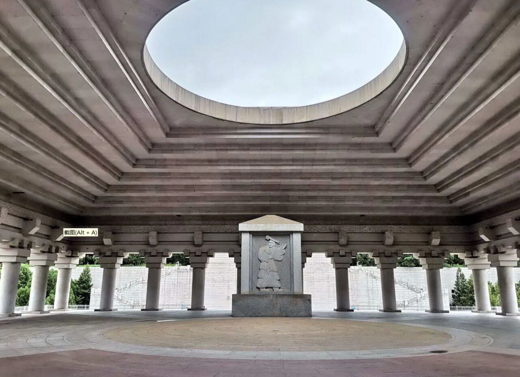 黄帝陵    #轩辕庙[poi]# 黄帝,姓公孙,名轩辕,号有熊,生活在距今