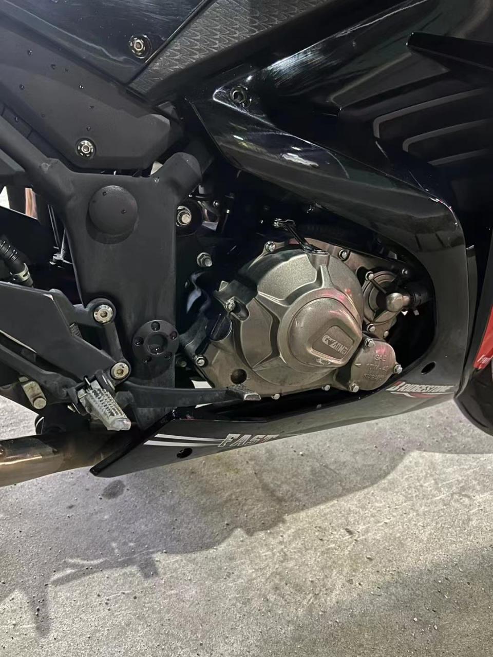 小忍者 双缸400cc 维森克水冷发动机  改装布雷博上泵 档风 风翼 天使