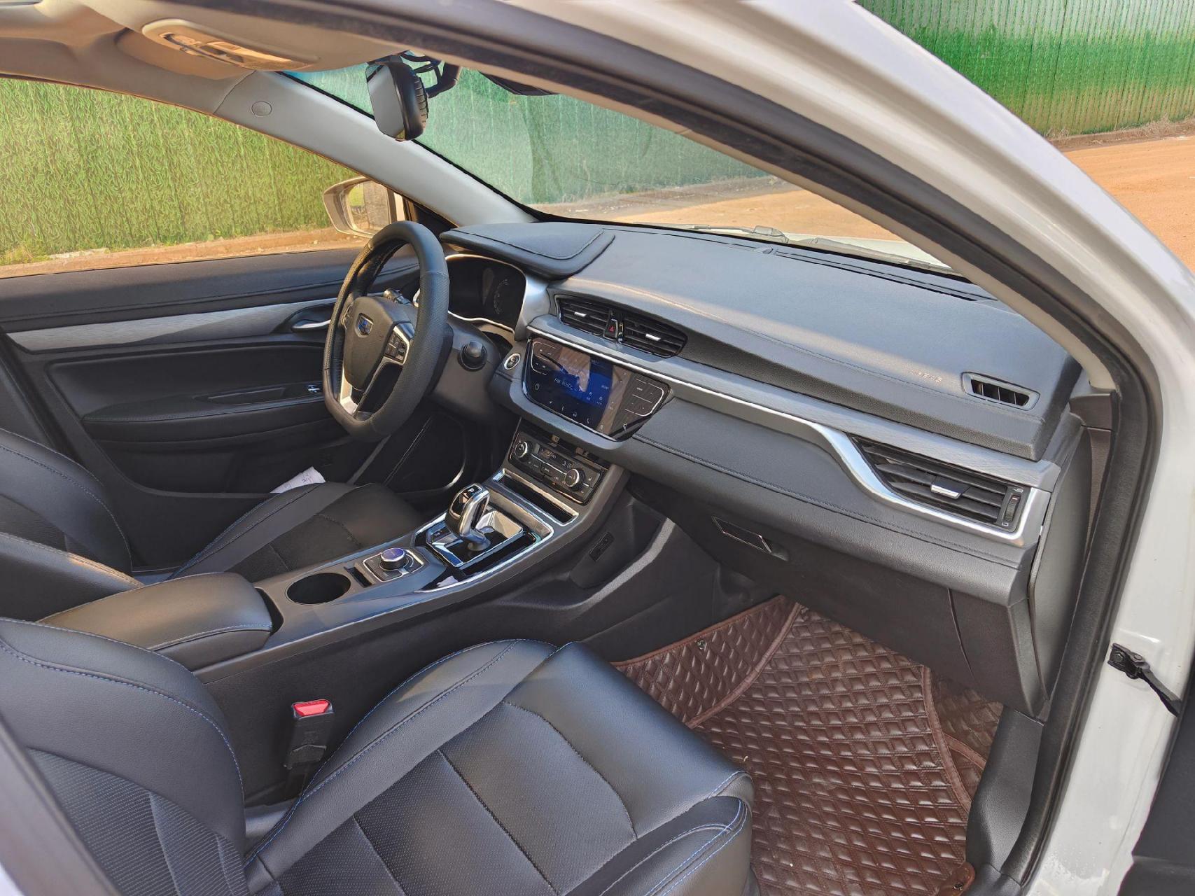 吉利帝豪ev450,纯电续航400公里,快慢充都有,还带外放电功能,全车原版