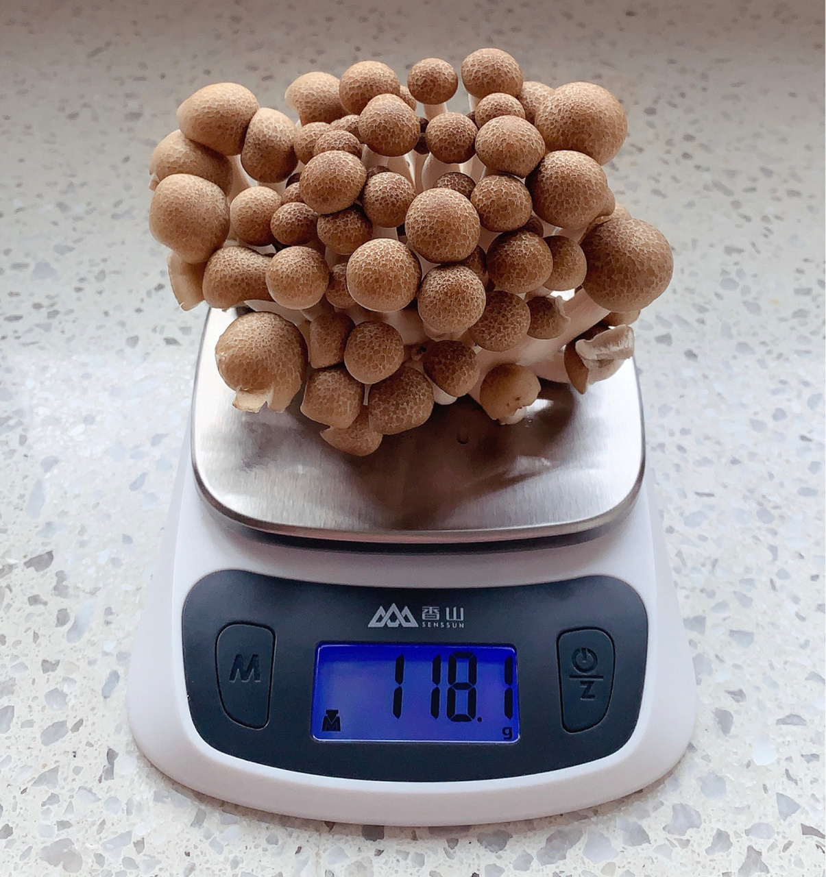 蟹味菇重量77热量测评|蘑菇热量 8715100g热量为31千卡 (图中