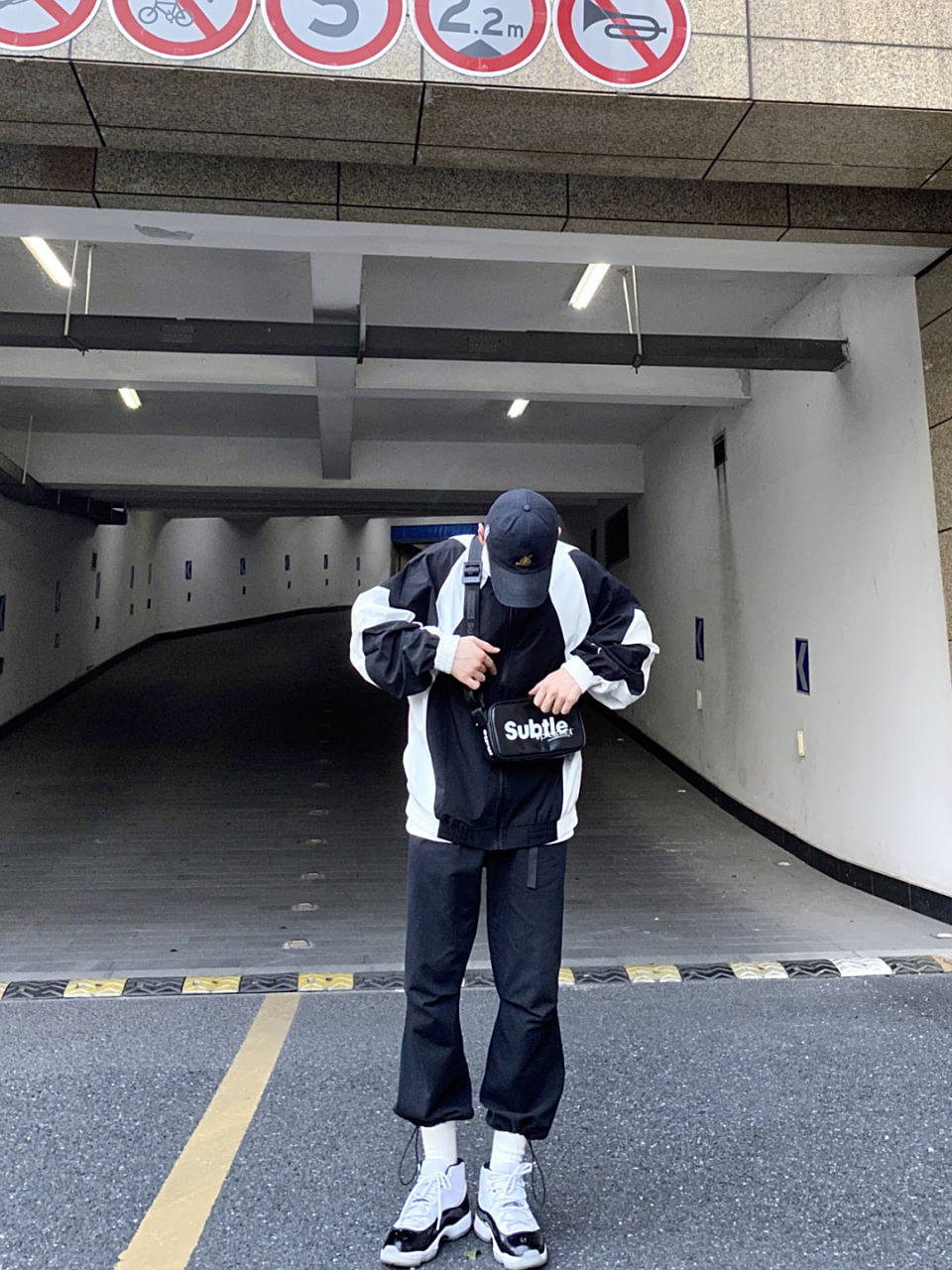 ootd|男生初秋穿搭|aj11康扣搭配 今天的穿搭是一套同色系搭配,全身的