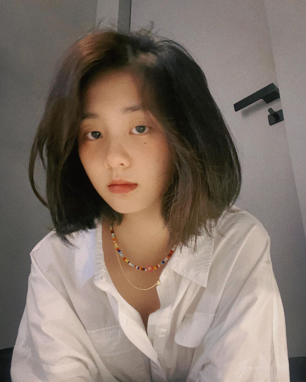 黄多多白衬衫造型随拍 黄多多ins晒白衬衫随拍照,好温婉的气质啊 黄