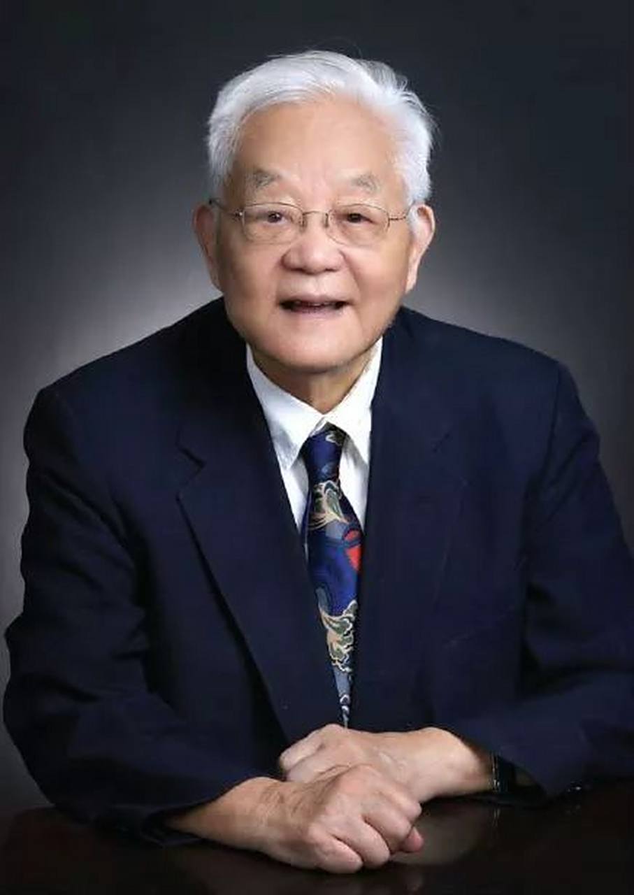 吴文俊,浙江嘉兴人,毕业于上海交大,用中国数学为全