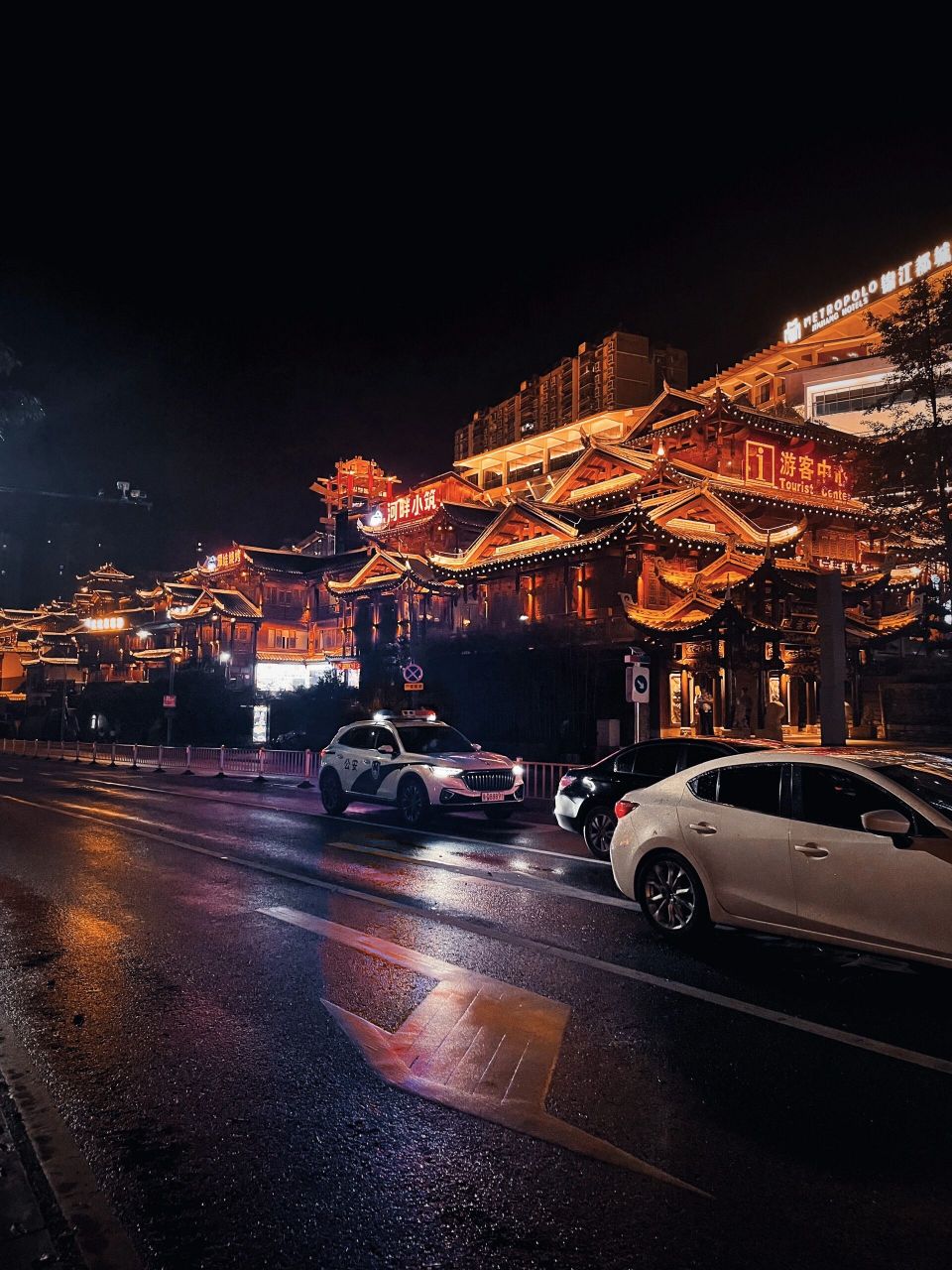 宣恩夜景有惊喜 去屏山大峡谷的前一天导游安排我们住在宣恩,一开始不