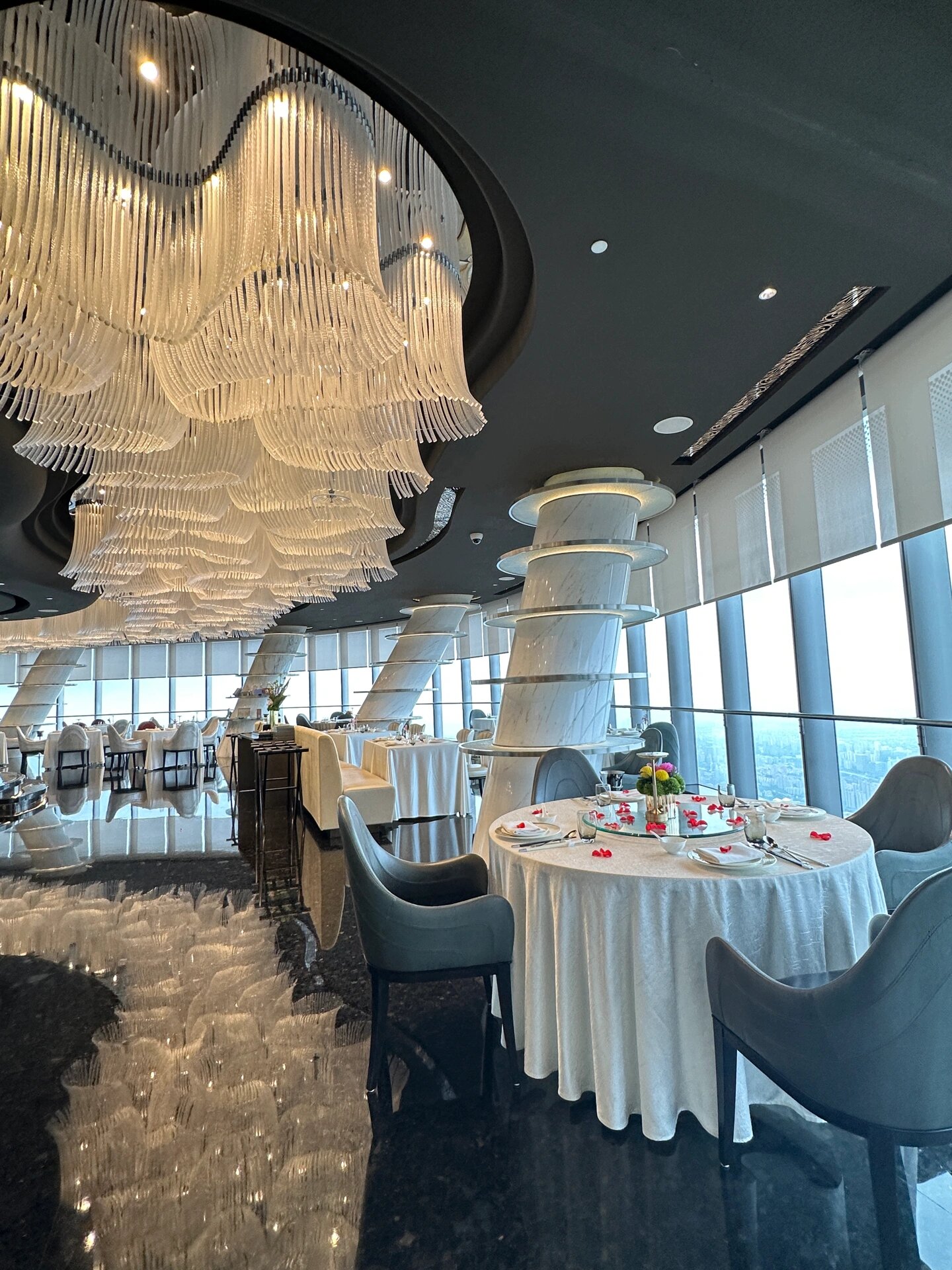 世界第二高j酒店:天之锦餐厅,位于120层 《heavenly jin》上海之巅