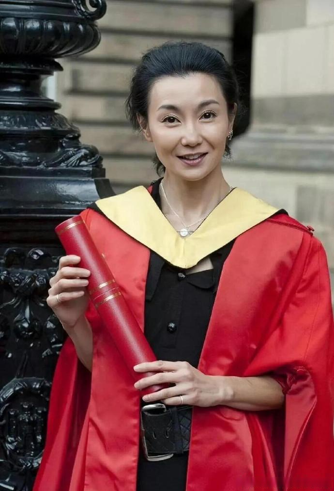 张曼玉让我知道,女人的美很大程度上取决于眼神中蕴含的生命力和故事