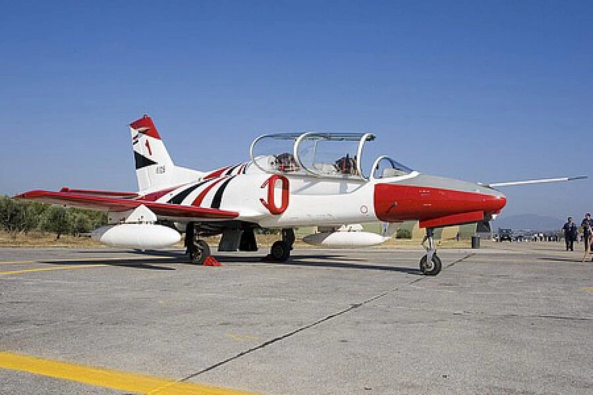 今日武器装备分享-中国k8教练机 k-8教练机是中国航空工业洪都飞机