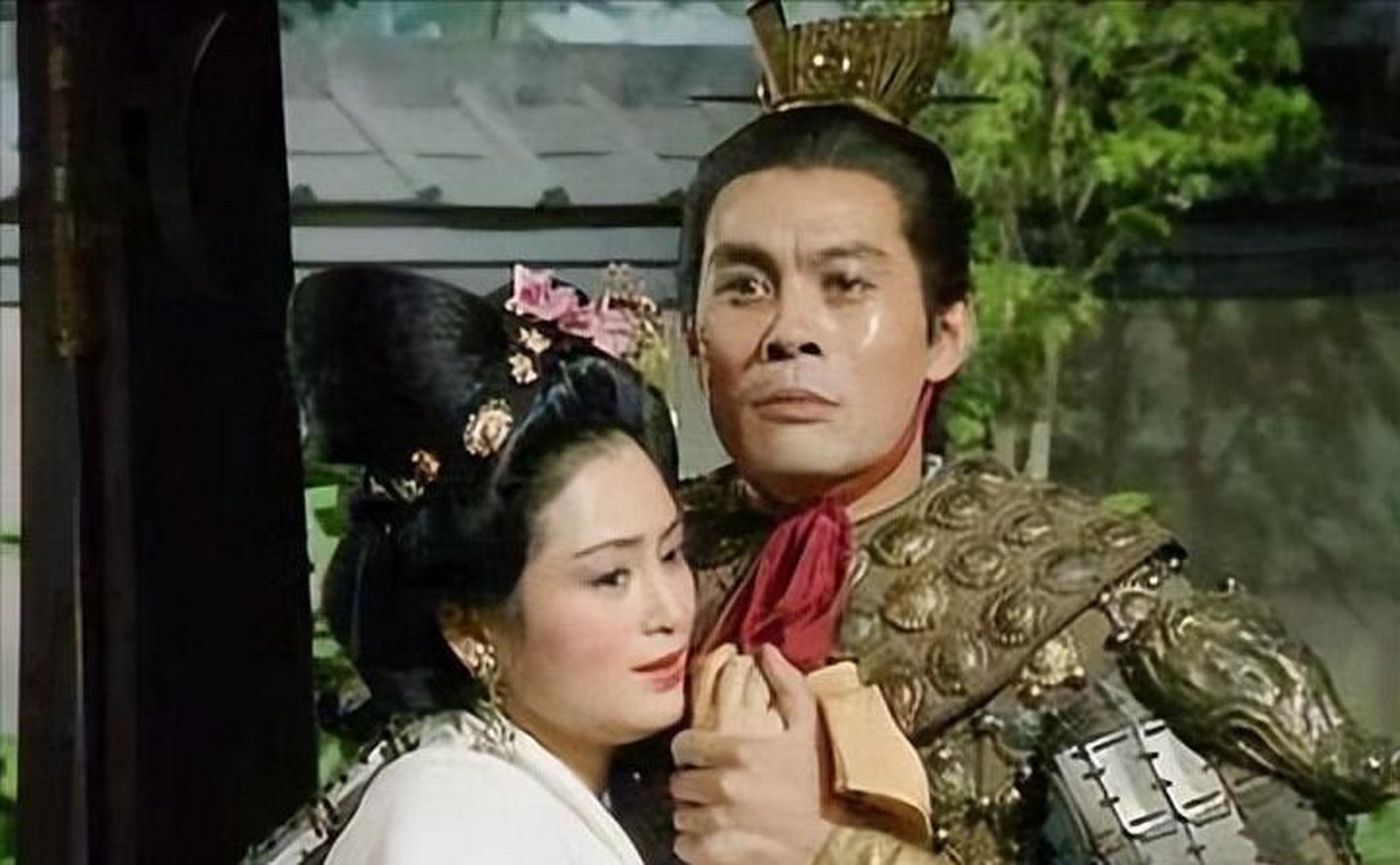 1993年,拍摄《三国》时,有一场吕布和貂蝉的亲密戏,当时饰演貂蝉的