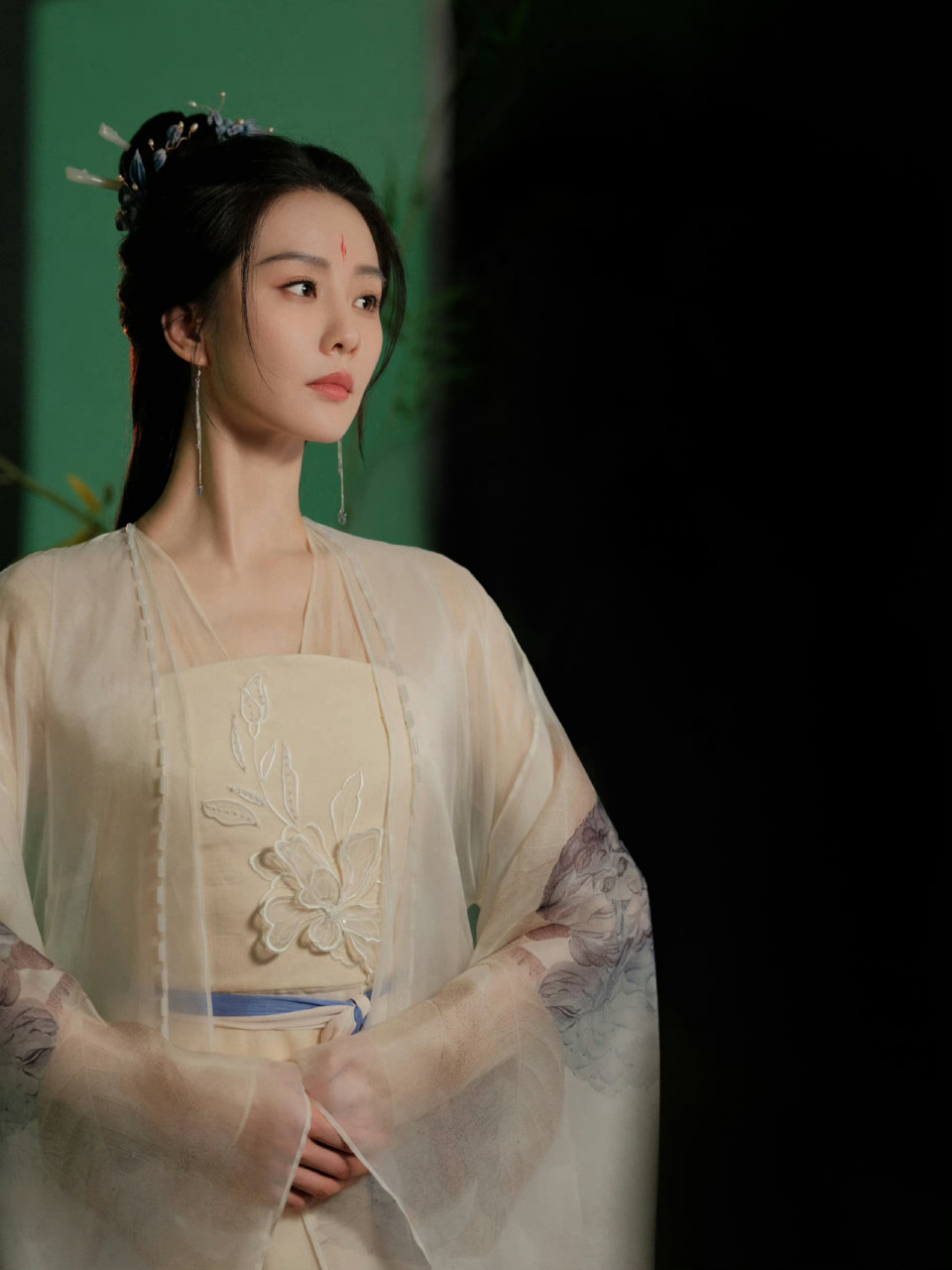 刘诗诗狐妖小红娘竹业篇新造型##刘诗诗# 新角色古装造型,一袭白衣