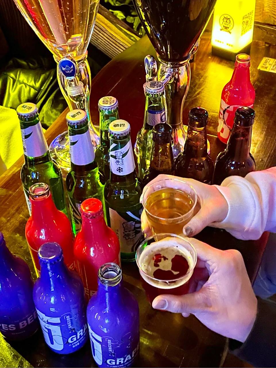 青岛新开酒吧疯啦97每晚10点前酒水930元喝 圣诞节和姐妹们去台东