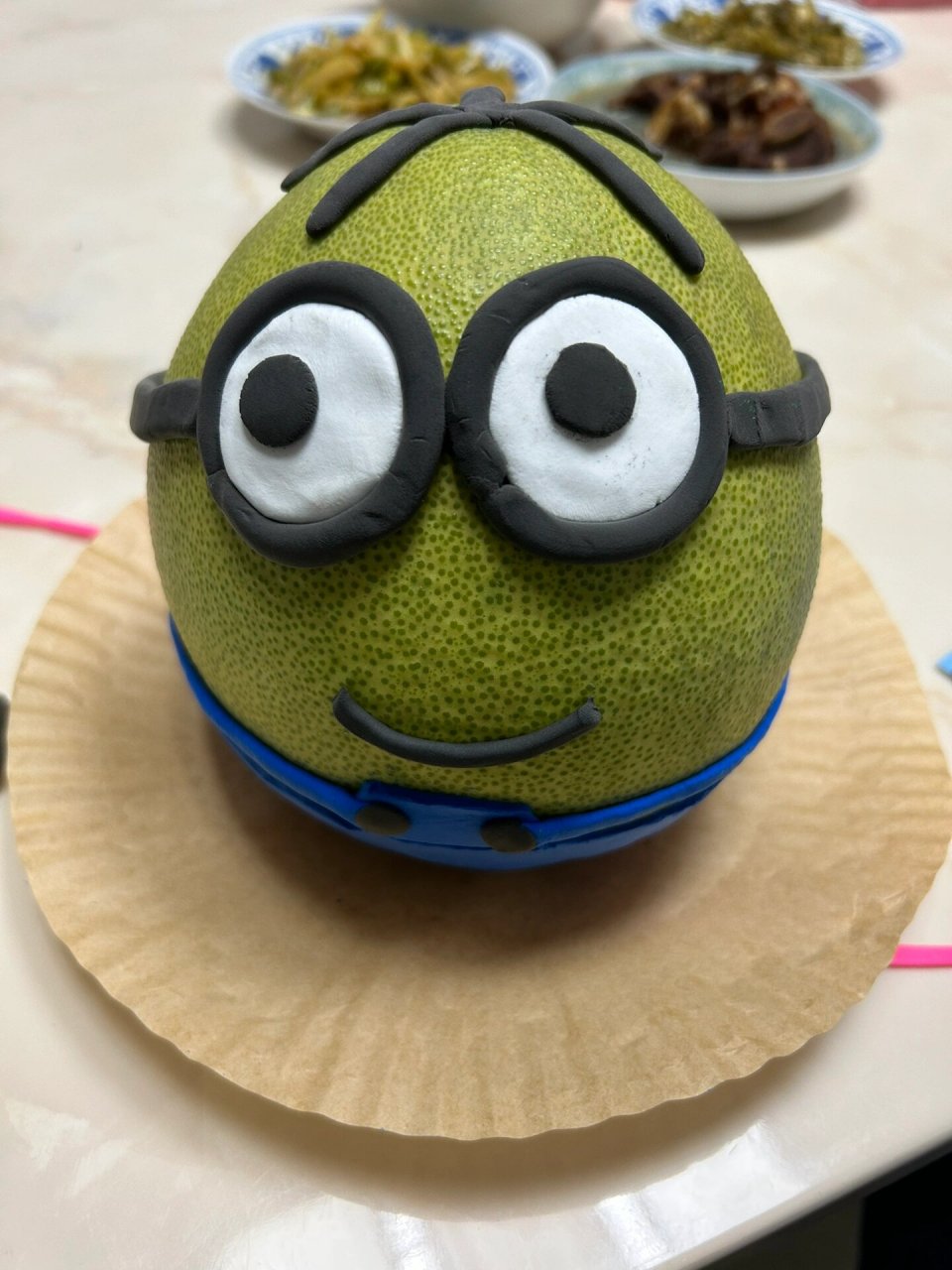 柚子娃娃 小班的第一个手工作业柚子娃娃,先做了个叮当猫,过了夜变成