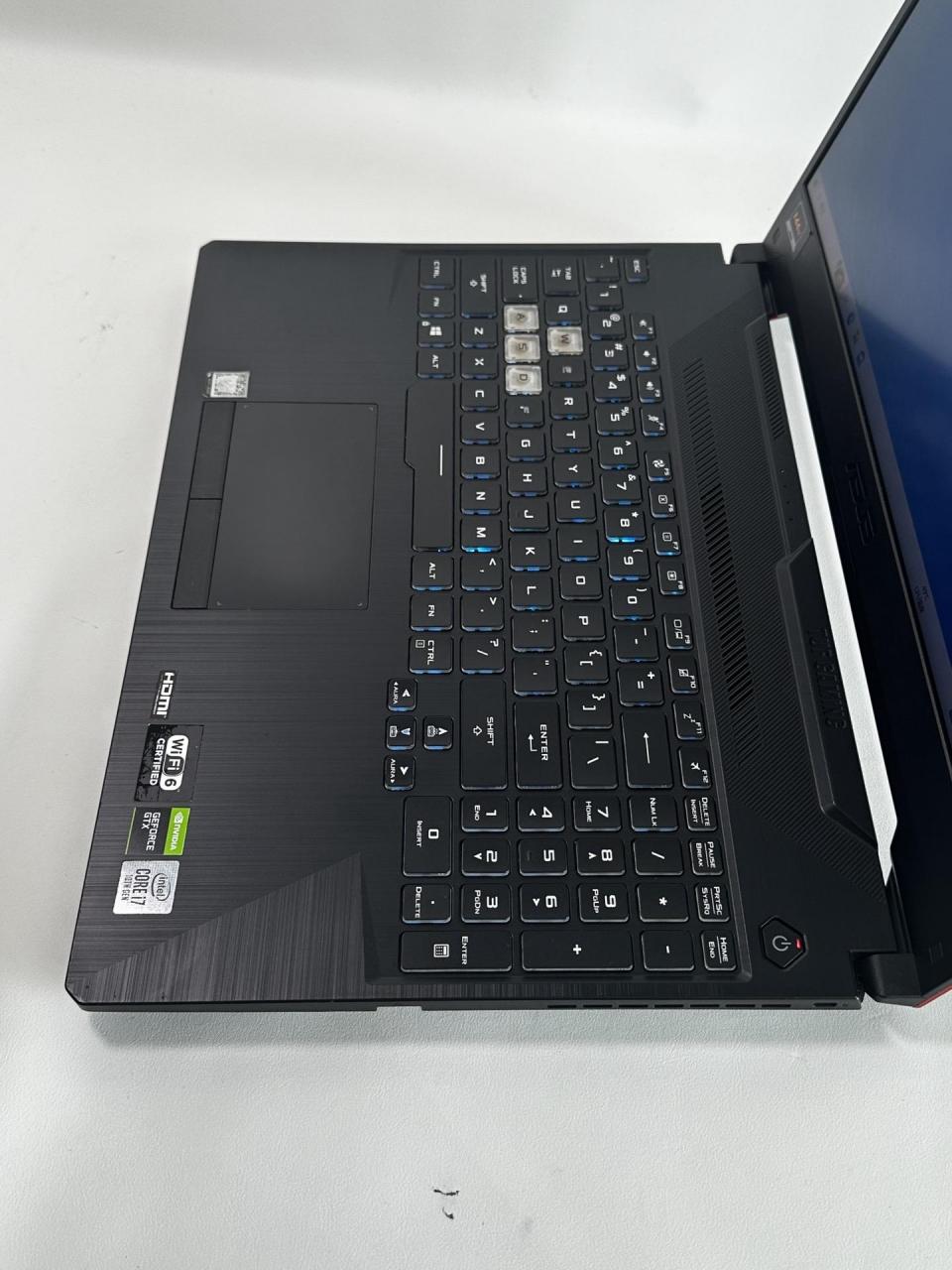 华硕飞行堡垒8/i7-10870h四核/华硕飞行堡垒8/i7-10870h四核/gtx1660