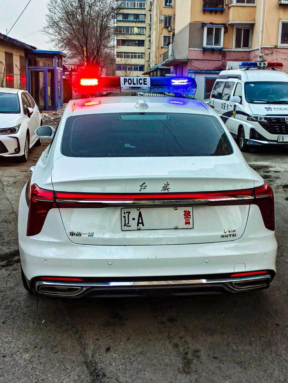 红旗h5警车91.红旗h5警车,气势磅礴,给你十足安全感