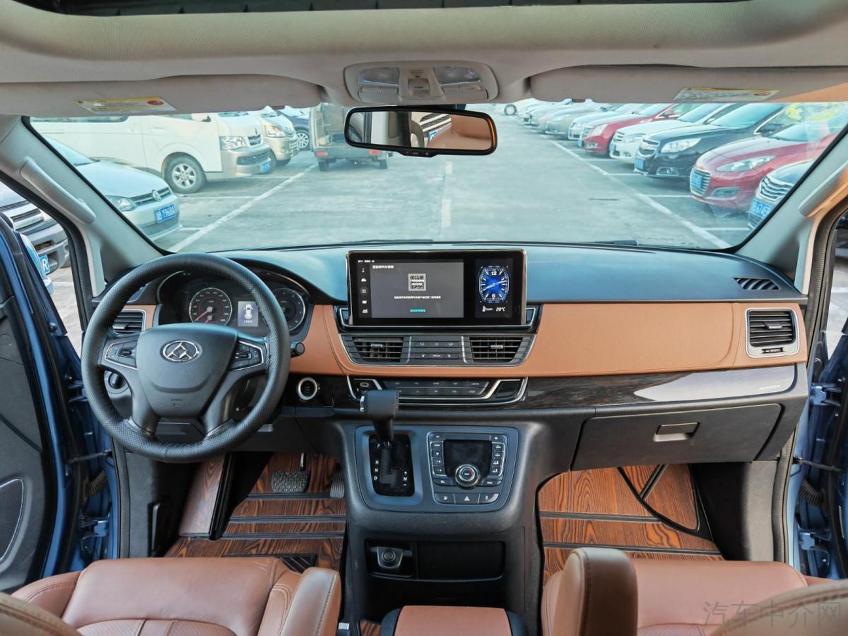 78万元 车辆车型:商务车 车辆产地:国产 车辆颜色:蓝色 排气量:2.