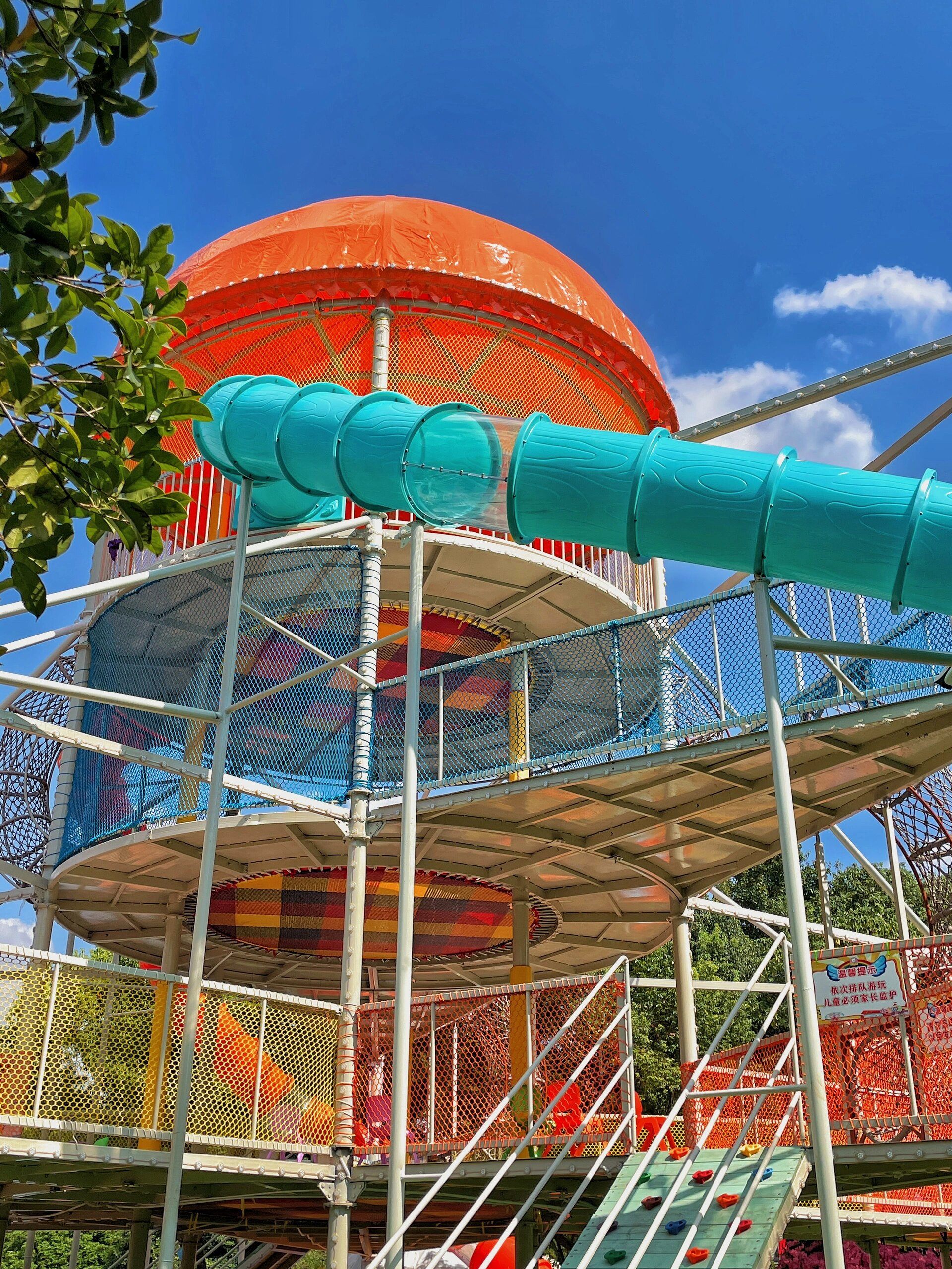 这哪里是亲子乐园?明明大人比小孩玩得更嗨