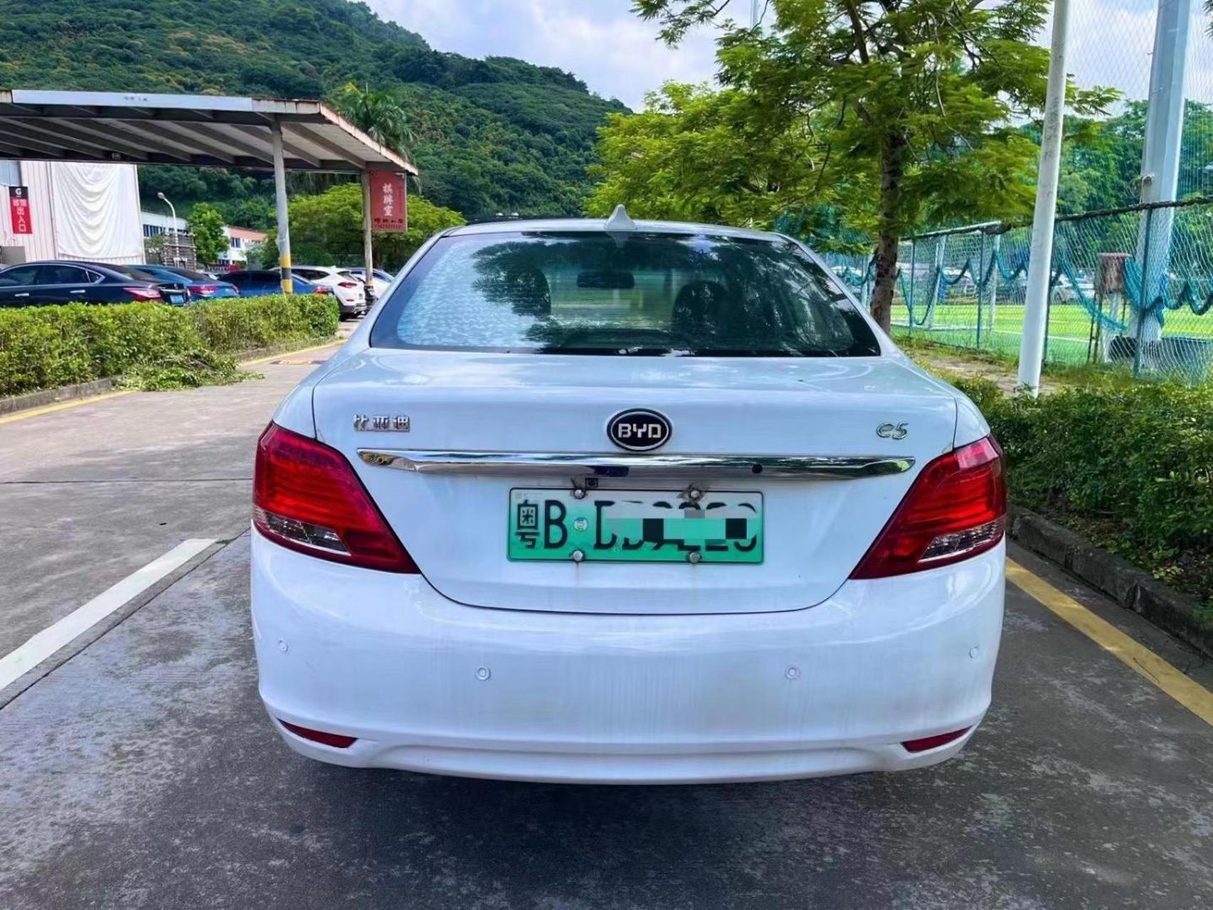 两台18年上牌比亚迪e5,大电机60度电,精品车况无事故,工况纯电续航400