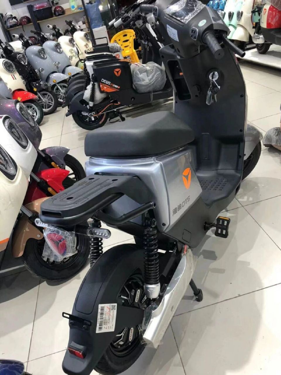 雅迪电动车冠能dt5继续活动价2199,买买买 雅迪冠能dt5,潮流运动风