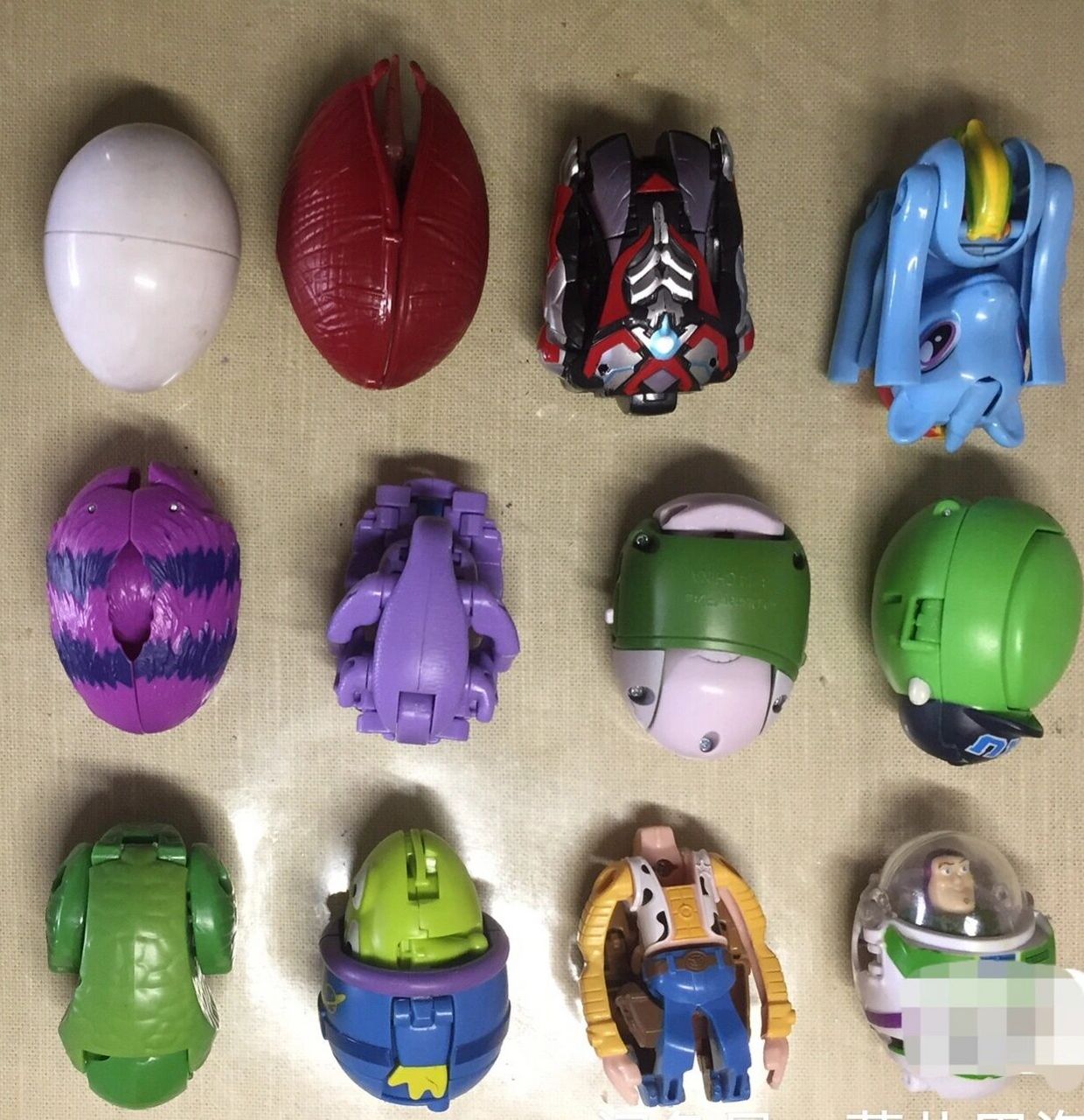 杂七杂八的变形蛋玩具.