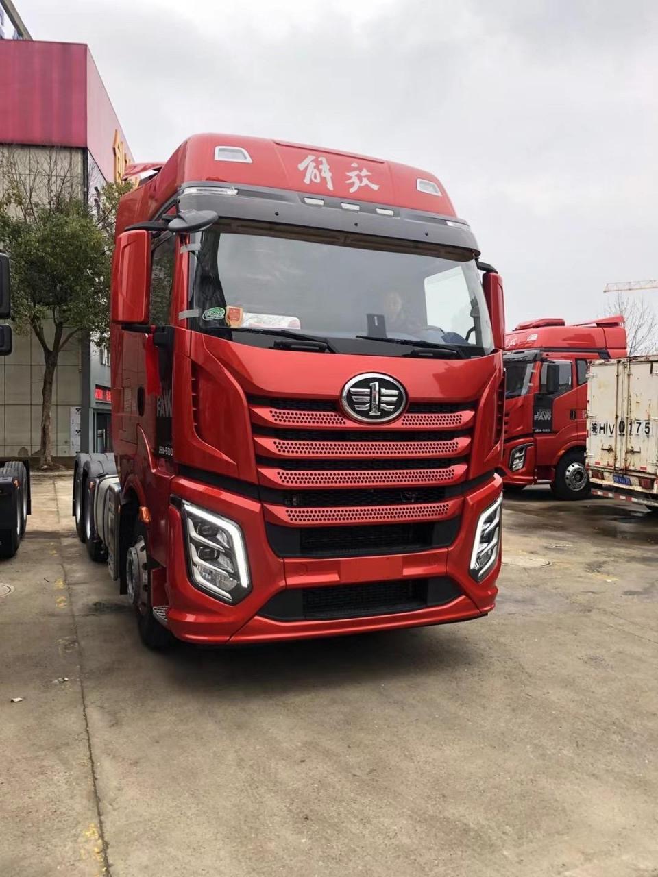 一汽解放j6v平地板牵引车,2024全新升级580马力