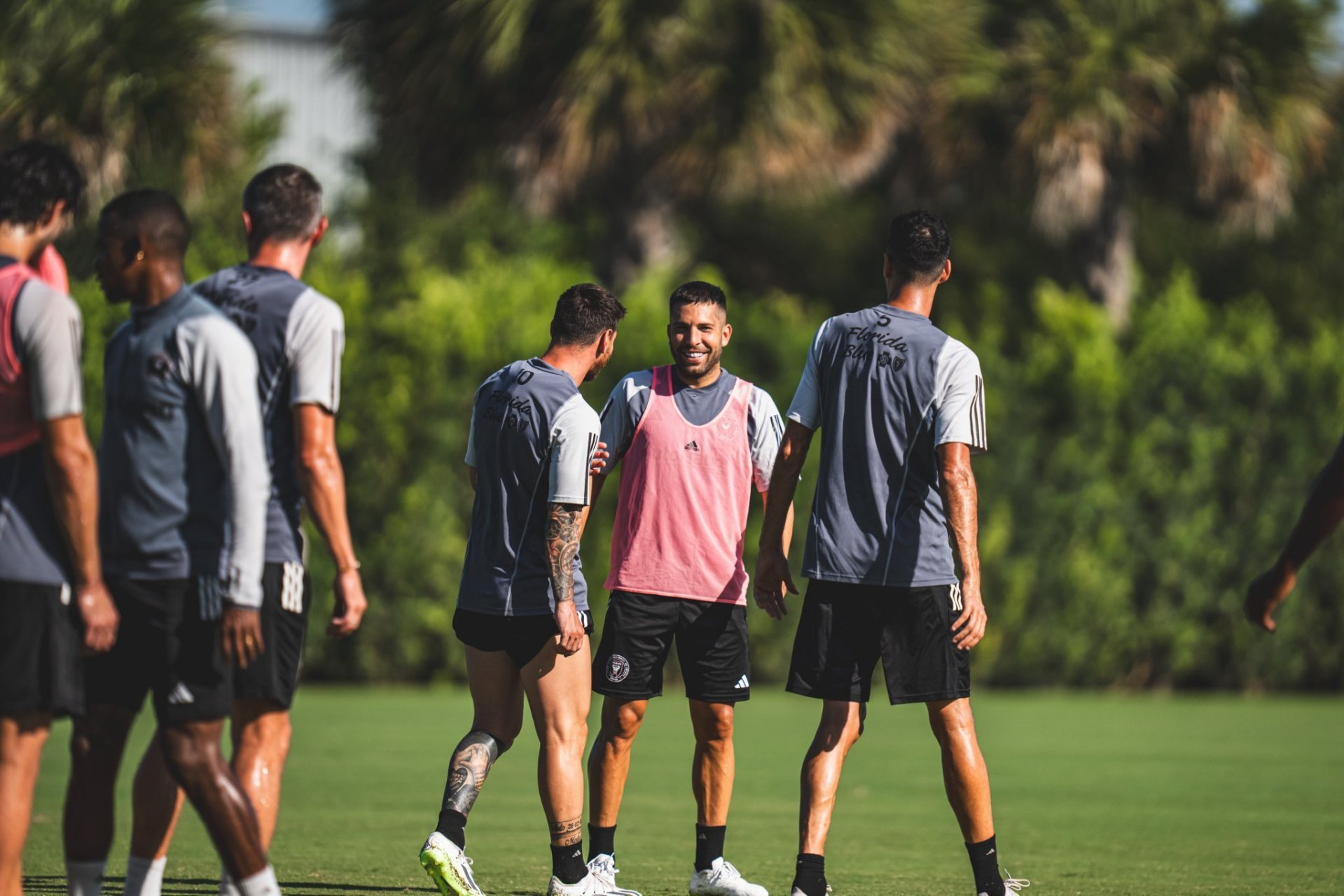 梅西,布斯克茨和阿尔巴.#足球##世界杯