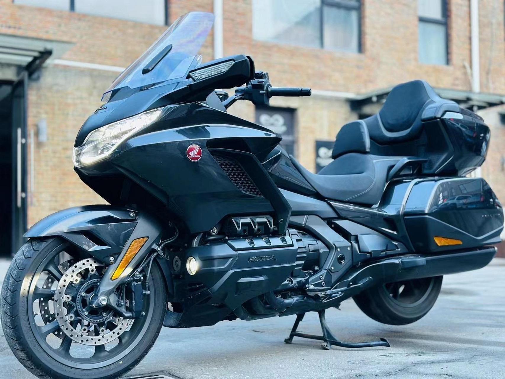 22年本田金翼1800黑武士价格33.