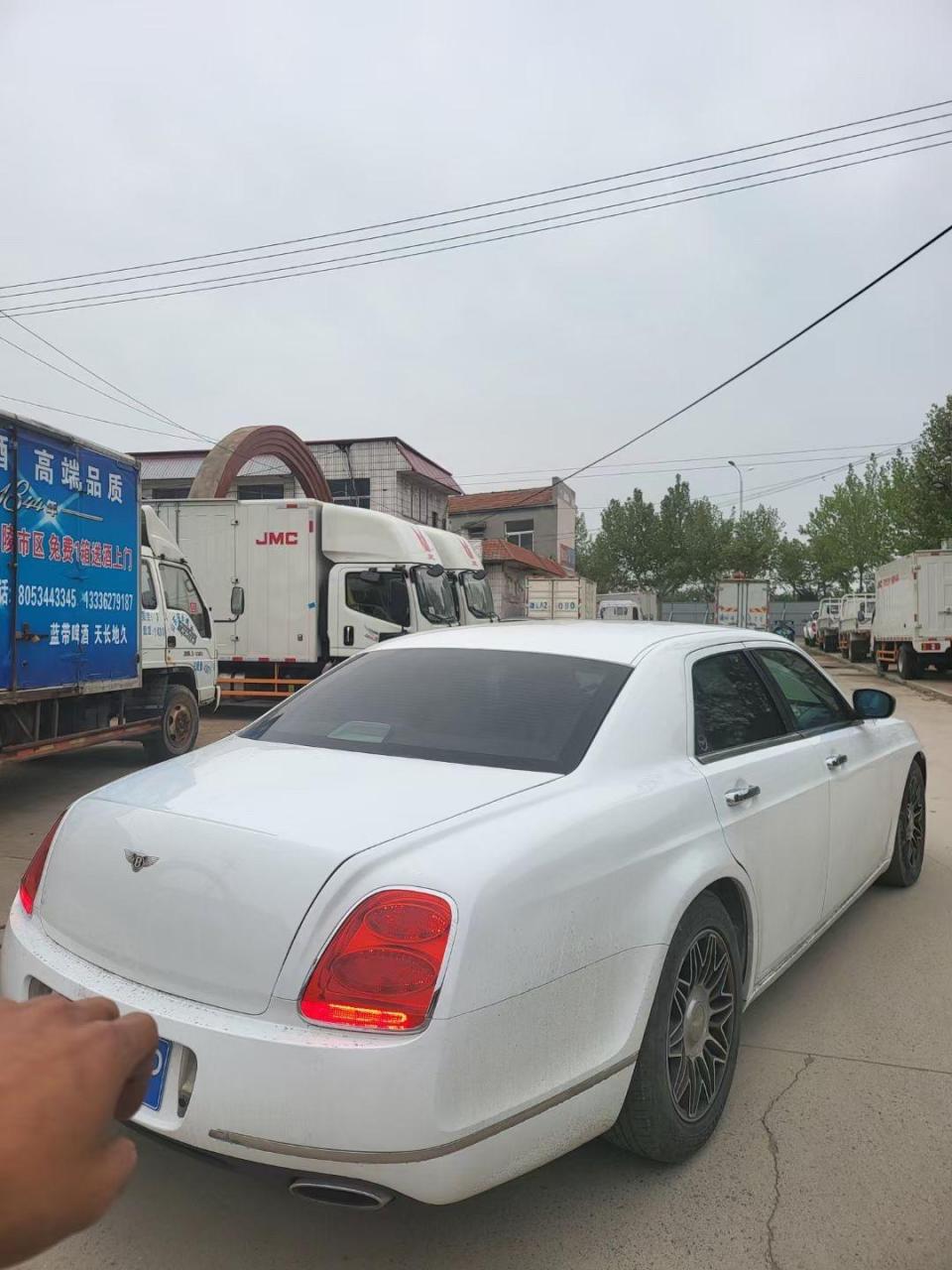 克莱斯勒300c 前后升级宾利飞驰.