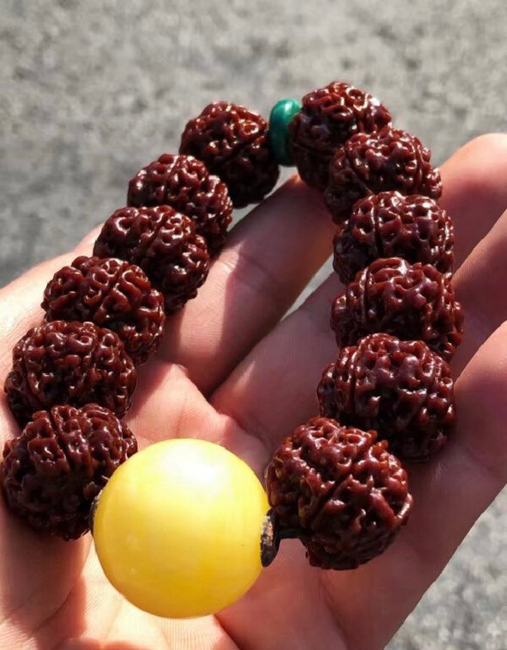 《大金刚菩提手串怎样穿绳更好看》 一,穿绳分类及原则咱们平时穿金刚