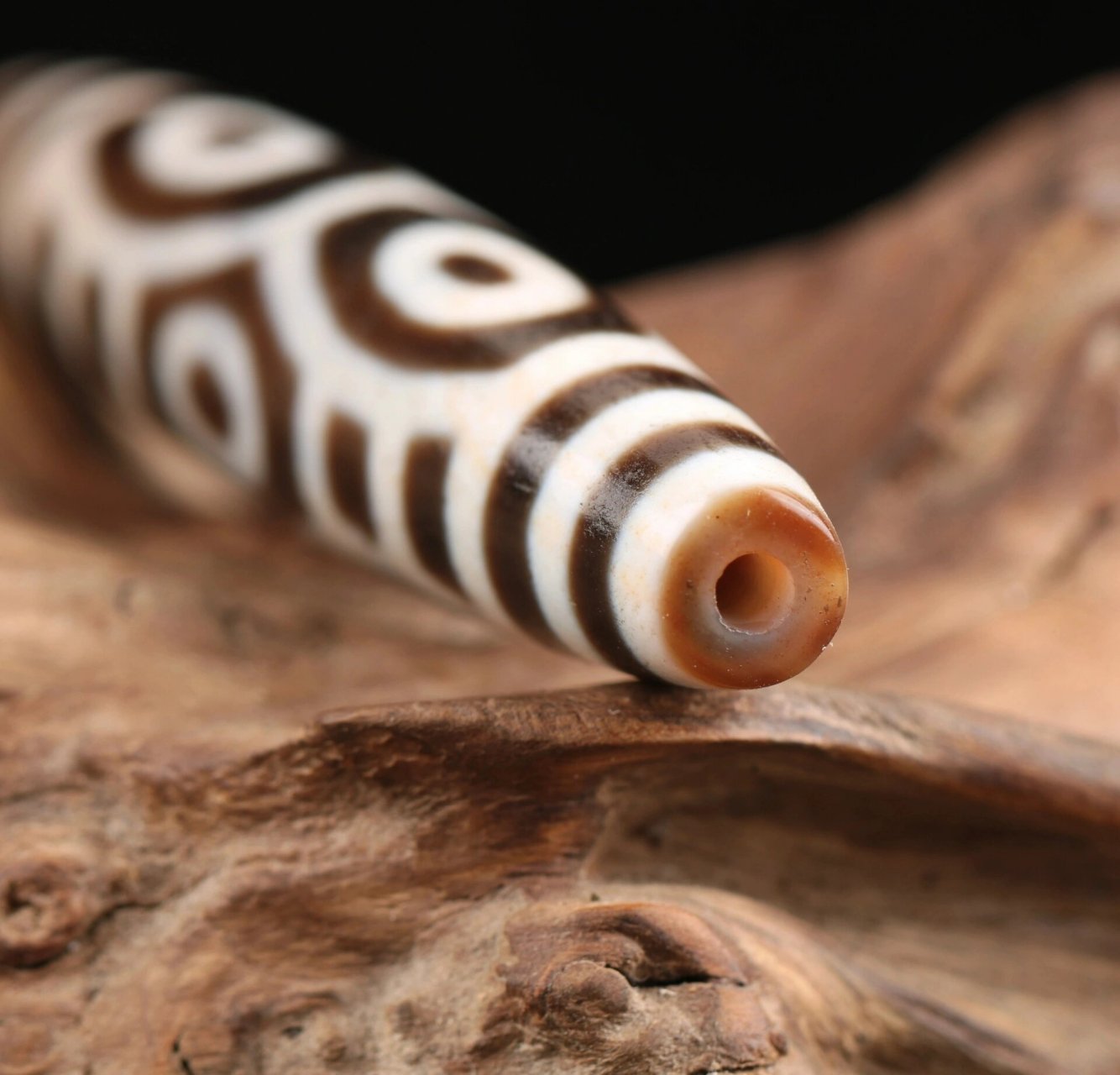 藏传传世至纯凤眼6眼天珠 藏传传世至纯凤眼6眼天珠 【藏品详述】:六