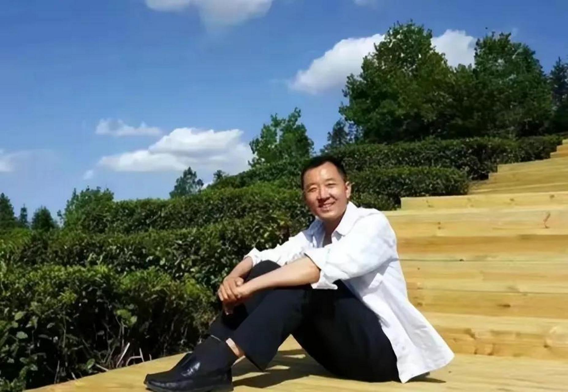 陈行甲的离开是我们的悲哀 陈行甲,湖北人,毕业于清华大学,巴东县委