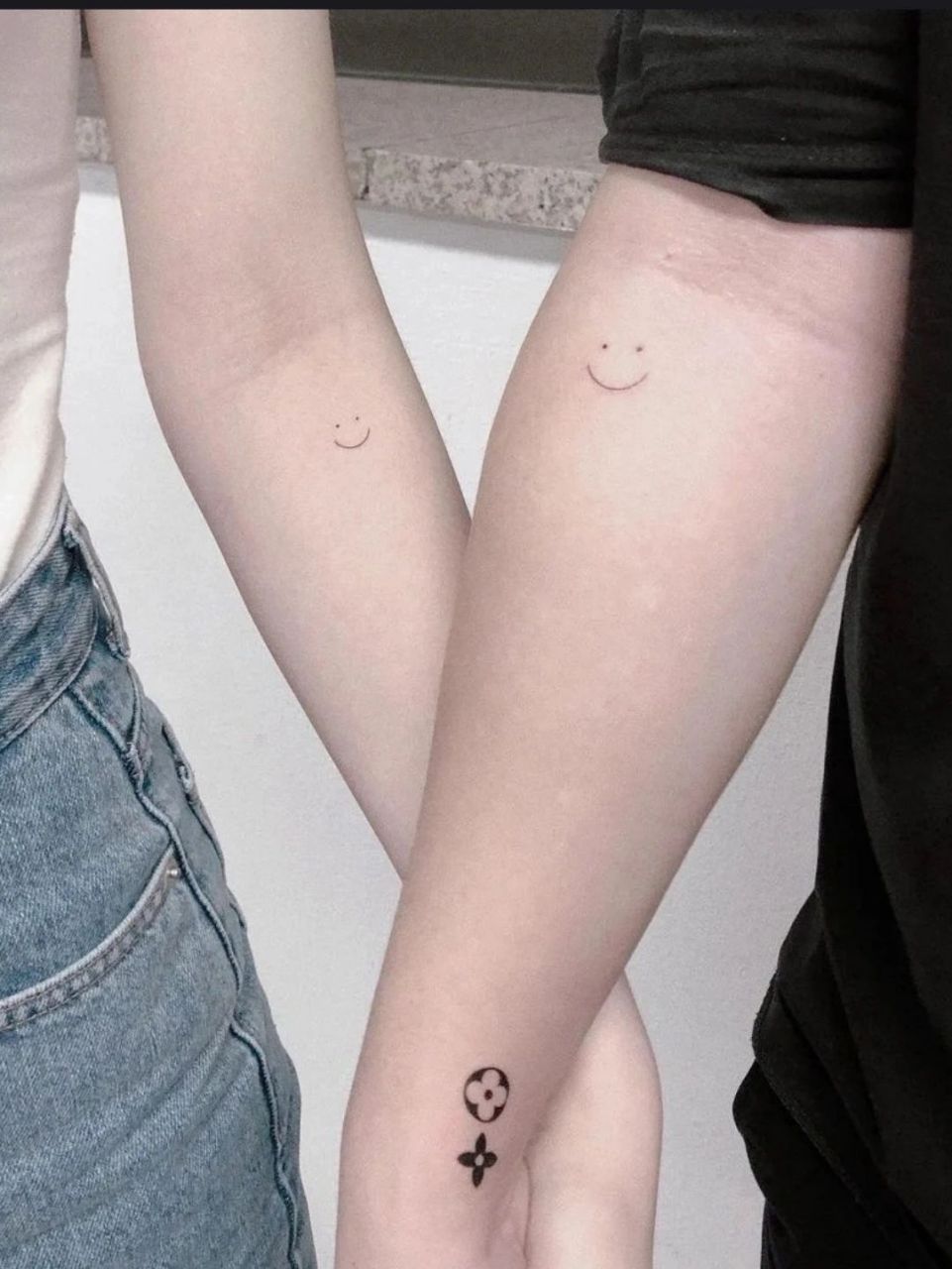 情侣纹身推荐 好喜欢那个朱砂痣  可是又觉得太简单了  有没有好的