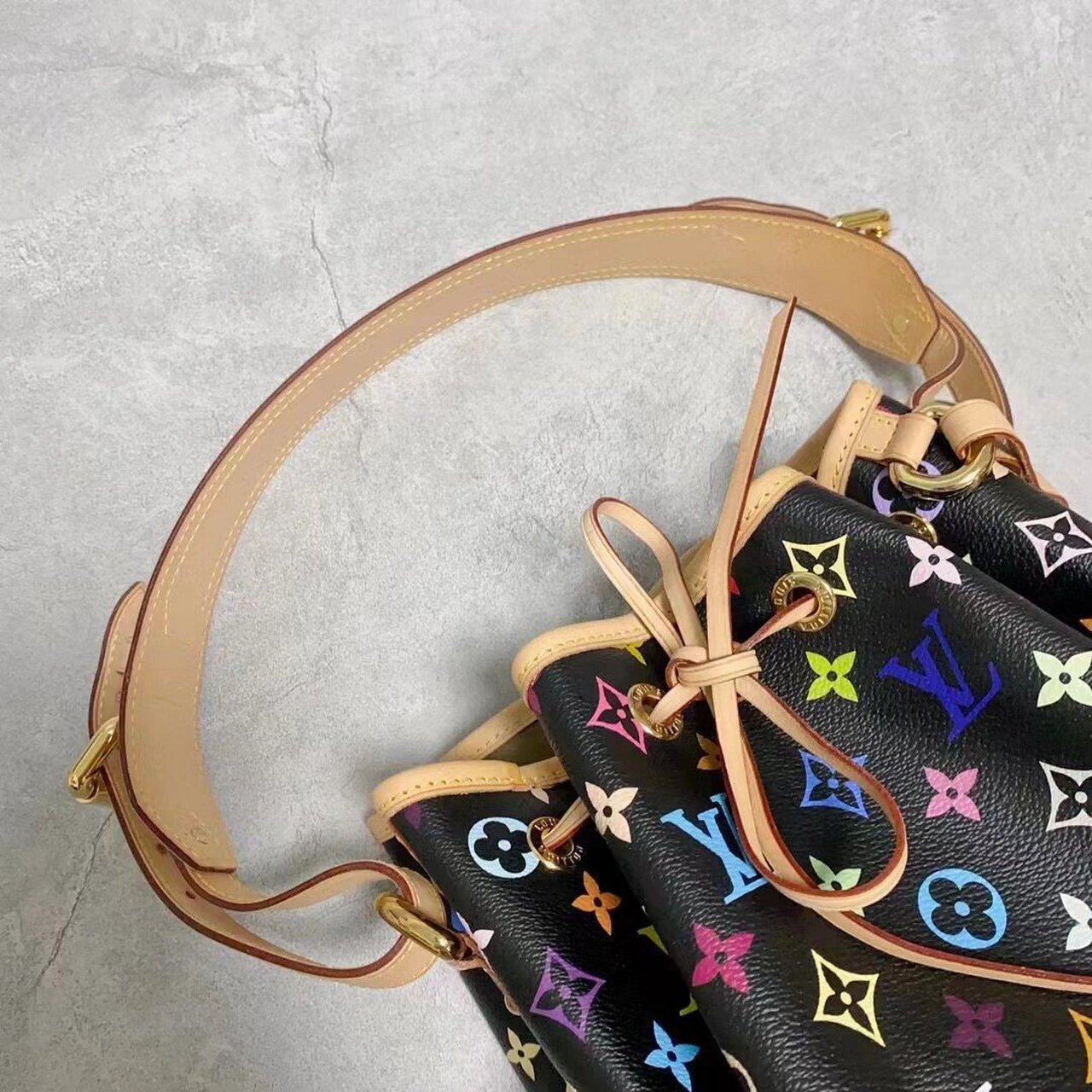 求求你真的不要太97了 lv 黑三彩noe水桶包,三彩系列太火啦!