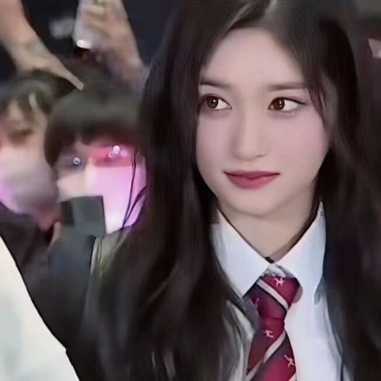 李瑞稀有头像!真的好喜欢看妹妹穿校服! 好美!真的好吃这种颜 (自修自