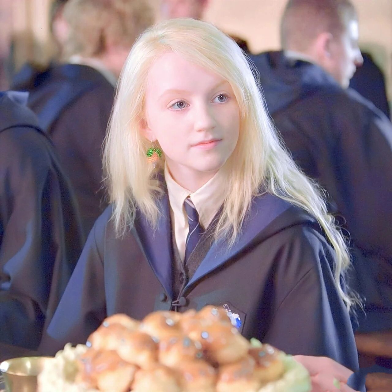 哈利波特人物群像(卢娜) 卢娜·洛夫古德(luna lovegood)是英国女作家
